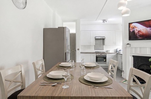 South Twickenham Apartment | Charming Two Bedroom Apartment in Strawberry Hill