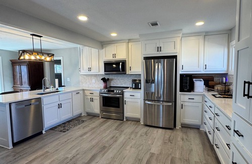 Gladstone House | Charming two-bed home in Gladstone 15 minutes from Arrowhead and airport