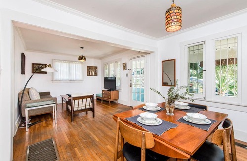 Silver Lake House | Charming Two Bedroom Bungalow In Silverlake