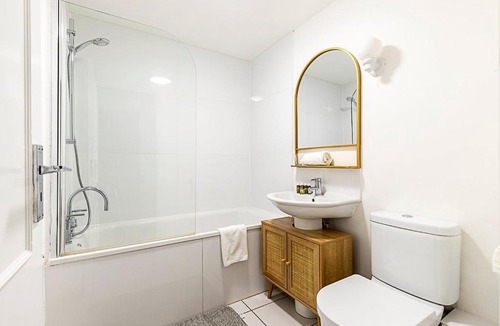 West Hampstead Apartment | Charming Two-Bedroom Flat in West Hampstead