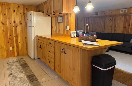 Center City Cabin | Charming Underhill 2-bedroom cabin in lovely Center City with lake access.