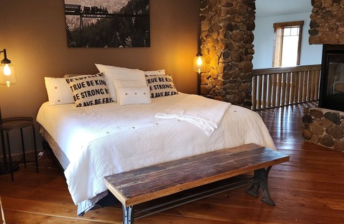 Mesa House | Charming unique 2-bdrm farmhouse in Mesa with WiFi, close to Powderhorn Ski Area