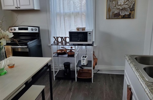 Roselawn Finance Apartment | Charming Unit, Free Laundry & Parking12 minutes to Downtown