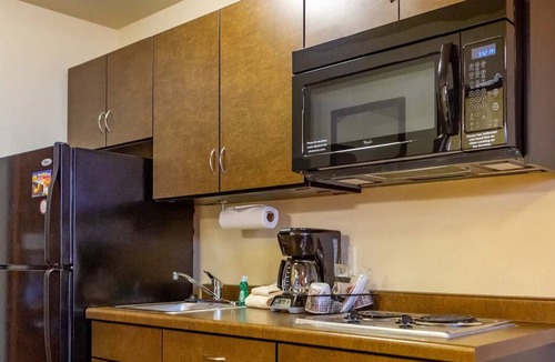 Dickinson Hotel | Charming Unit w/2 Full Beds, Stovetop & Fridge Near Dickinson Museum Center