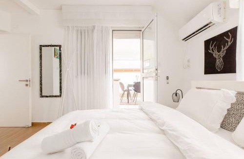 Rishon LeTsiyon House | Charming Unit with Pool and Great Amenities
