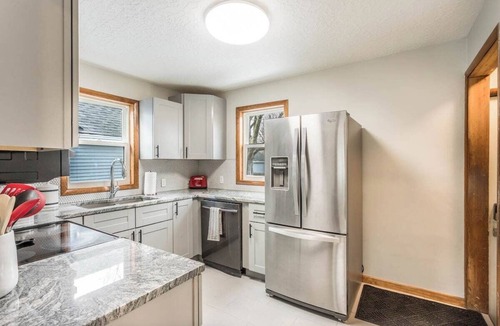 Sioux Falls House | Charming University Cottage, Prime Location
