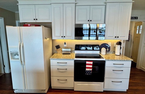 Fremont House | Charming updated 3-bedroom waterfront home on Lake George in Fremont IN with AC