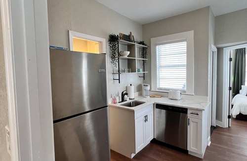 North Hyde Park Apartment | Charming Updated Condo in Heart of Tampa