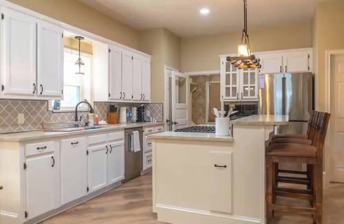 Forestburg House | Charming Updated Cottage Peaceful Country Getaway