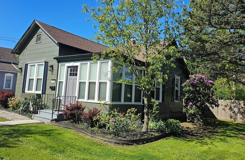 Vermilion House | Charming Updated Ranch Retreat in Vermilion – Cozy, Dog-Friendly Near Lake Erie