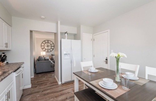 West Allis Apartment | Charming Upper 3-bedroom apartment with AC and WiFi in brilliant West Allis