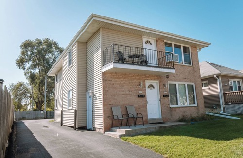 West Allis Apartment | Charming Upper 3-bedroom apartment with AC and WiFi in brilliant West Allis