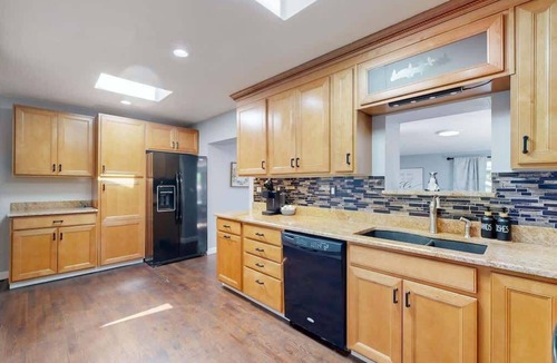Dupont House | Charming Upper Home Cozy & Relaxing Retreat