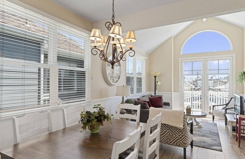 West Newport Condo | Charming Upper-Level Ocean View Beach House, Prime Peninsula Location!