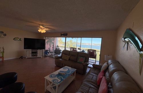 North Redington Beach Condo | Charming 2-bedroom condo in amazing North Redington Beach with AC, WiFi