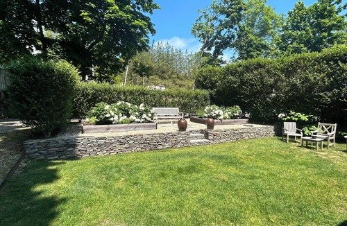 The Heights House | Charming 3 Bed/2.5 Bath Cottage In Historic Shelter Island Heights Walk to Ferry