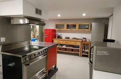 Saint-Denis-d'Oleron House | Charming villa in the center of town, with swimming pool, close to the sea and market.