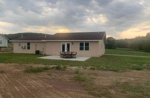 Mount Sterling House | Charming Vacation Rental near Owensville, Missouri - Ideal for a Glamping Retreat with Family and Friends