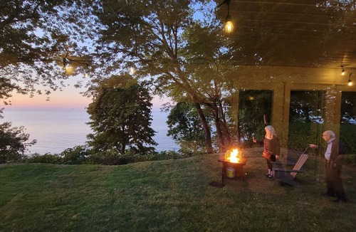 Conneaut House | Charming vacation cottage since 1930 with a spectacular view of Lake Erie