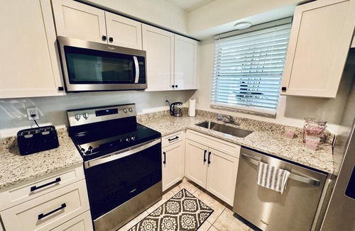 Yacht Club House | Charming Vacation Home in Cape Coral – Perfect Location in the Yacht Club Area