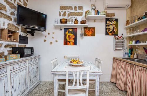 San Pantaleo Apartment | Charming Vacation Home “Tipica casa a San Pantaleo“ in Central Location with Balcony