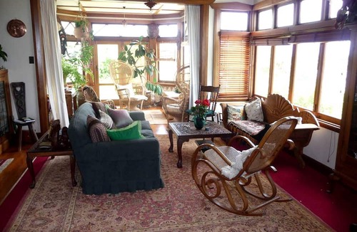 Nelson Cabin | Charming Vacation Rental in Unique Bed and Breakfast Overlooking Nelson, South Island