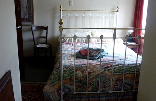 Nelson Cabin | Charming Vacation Rental in Unique Bed and Breakfast Overlooking Nelson, South Island