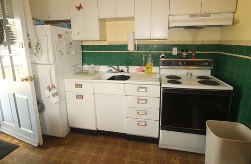 Villas House | Charming vacation rental is nestled just a few blocks away from the Delaware Bay.