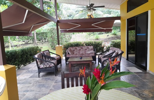 Ciudad Cortes Cottage | Charming, very private 2-bedroom casita in Ojochal with WiFi and solar.