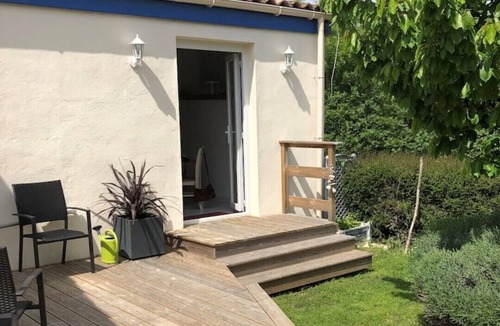 Saint-Thomas-de-Conac Cottage | Charming Village Cottage with Private Pool
