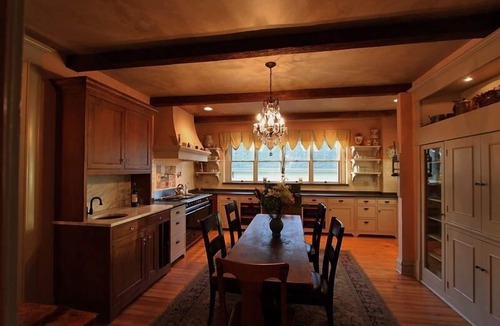 Glen Ellyn House | Charming Victorian Farm house with large eat in kitchen in Historic Glen Ellyn.