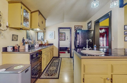 Ferndale House | Charming Victorian gem with 11-foot ceilings, patio area & washer/dryer