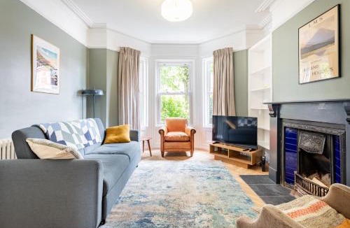Ormeau House | Charming Victorian Home Near Ormeau Park