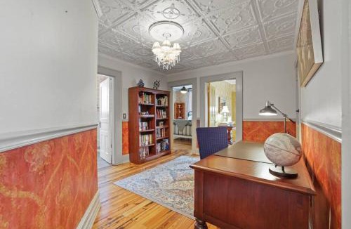 Lancaster House | Charming Victorian Home - 2 minutes to downtown