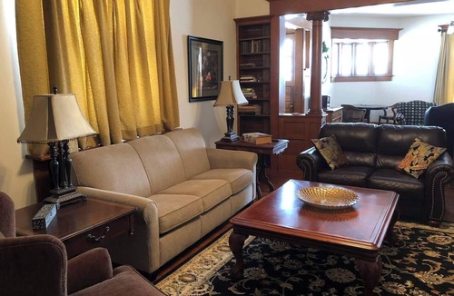 Greencastle Condo | Charming Victorian style 1-bedroom in wonderful Greencastle. Sleeps 4