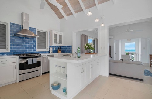 Providenciales Villa | Charming Villa 360° with Ocean Views + Hot Tub