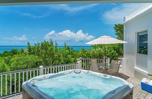 Providenciales Villa | Charming Villa 360° with Ocean Views + Hot Tub