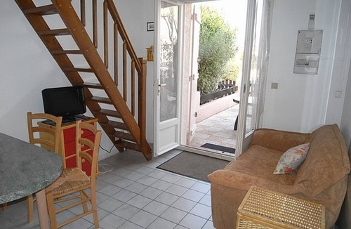Argeles-sur-Mer Villa | Charming Villa: A/C, 3 Rooms, Sleeps 5, Near Beach & Center