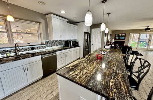 Branson Villa | Charming Villa Ideal Escape for Big Groups in Branson, Missouri