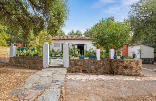 Calabazares Villa | Charming Villa in Cortegana with Pool