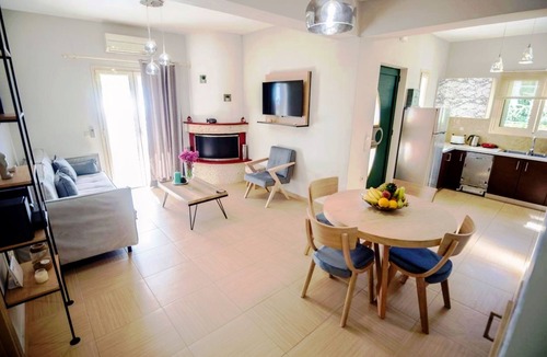 Evgiros Villa | Charming villa, private pool, stunning seaviews/sunsets, walk to village-Melina