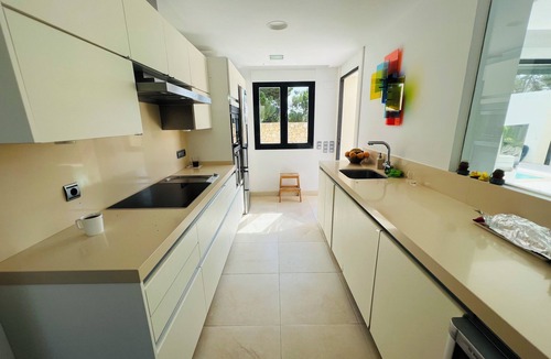 Siesta Ski Chalet | Charming Villa Walking Distance to the sea