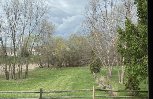 Oconomowoc Villa | Charming villa with 2 bedrooms, AC and gas fireplace, in enchanting Oconomowoc