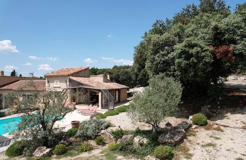 Orgon Villa | charming villa with heated swimming pool near eygalières, in the heart of the regional natural park of the alpilles in provence – 8 people
