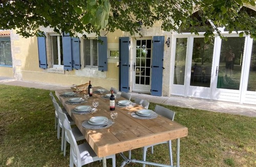 Juignac Villa | Charming villa with private pool and panoramic views – sleeps up to 12