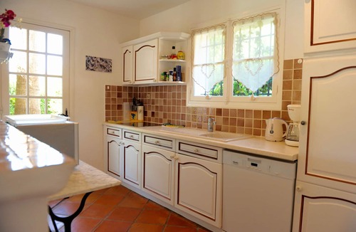 Grimaud Villa | Charming villa with private pool under palmtrees near St. Tropez