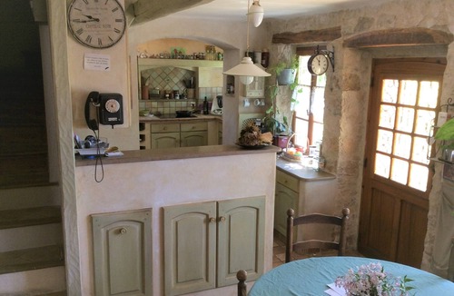 Le Rouret Villa | Charming villa with swimming pool - sleeps 8