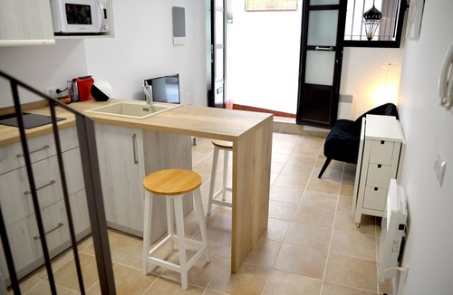 Perelada Apartment | Charming Village House in Central Peralada with Modern Amenities
