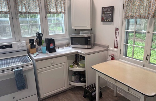 Douglas Cottage | Charming Vintage Cottage - Across the street from lake Michigan, A/C and heat