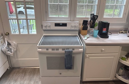 Douglas Cottage | Charming Vintage Cottage - Across the street from lake Michigan, A/C and heat